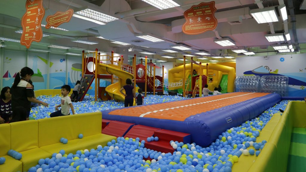 Playground indoor di Kidzoona Surabaya